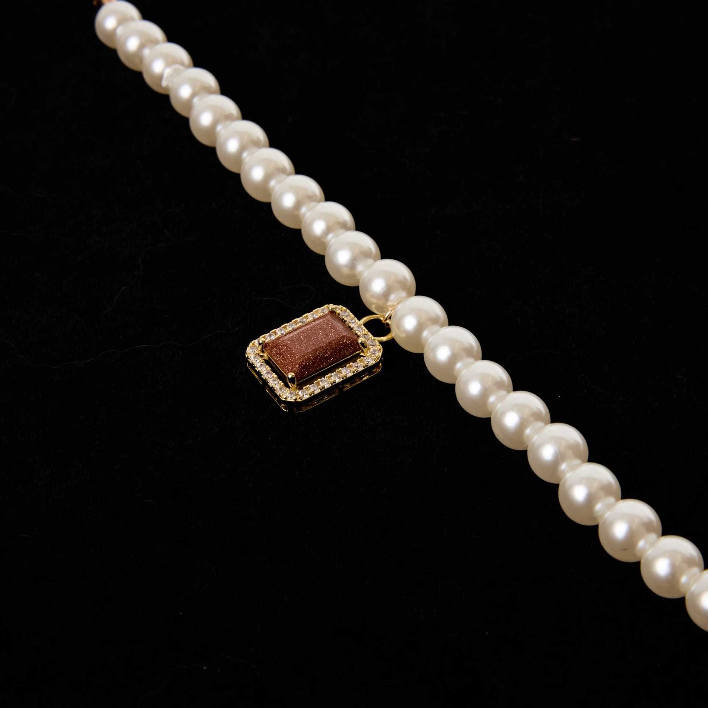 Gem Charm Pet Pearl Necklace